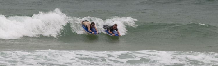 Lulu und Hendrik Surfing