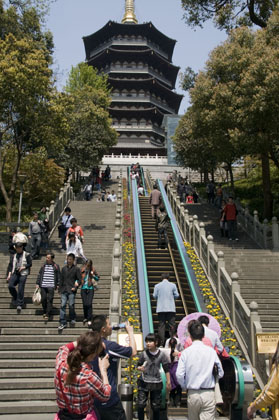 Rolltreppe zur Leifeng Pagode in Hangzhou
