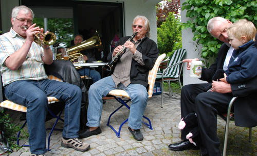 Marching Band spielt "Hänschen Klein"