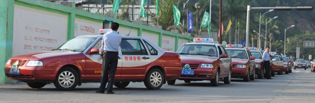 wartende Taxis in Shekou